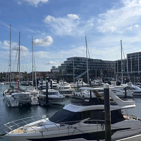 Ocean Village Marina 2 Bedroom Apartment With Balcony! Southampton Exteriör bild