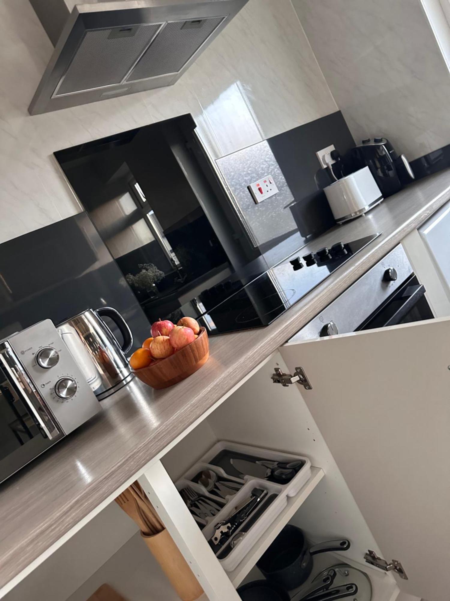 Ocean Village Marina 2 Bedroom Apartment With Balcony! Southampton Exteriör bild