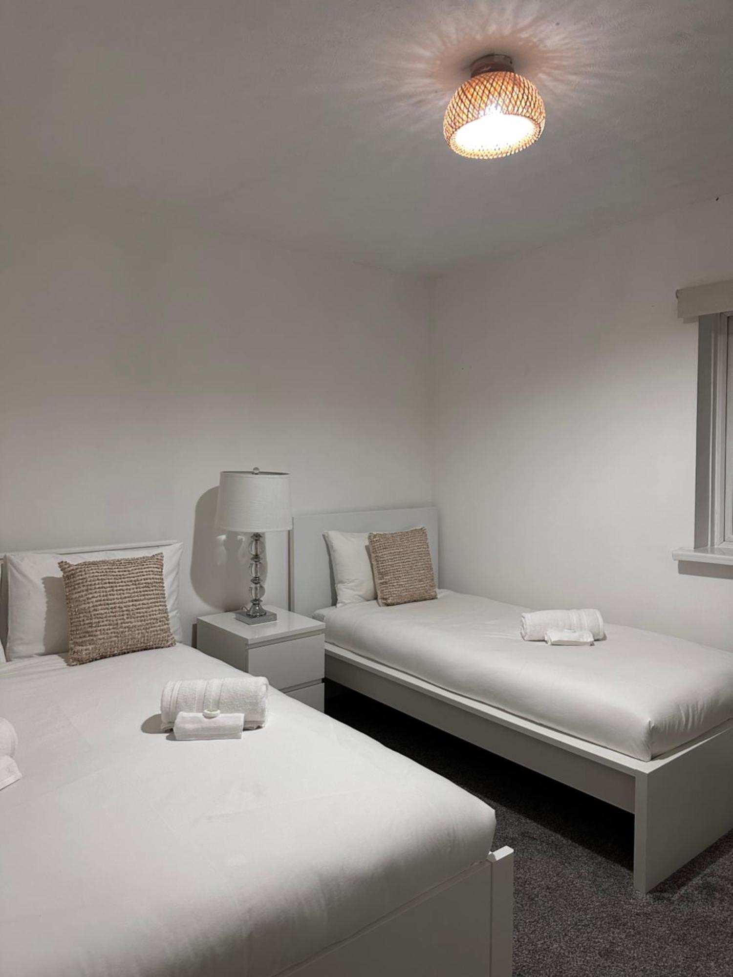 Ocean Village Marina 2 Bedroom Apartment With Balcony! Southampton Exteriör bild