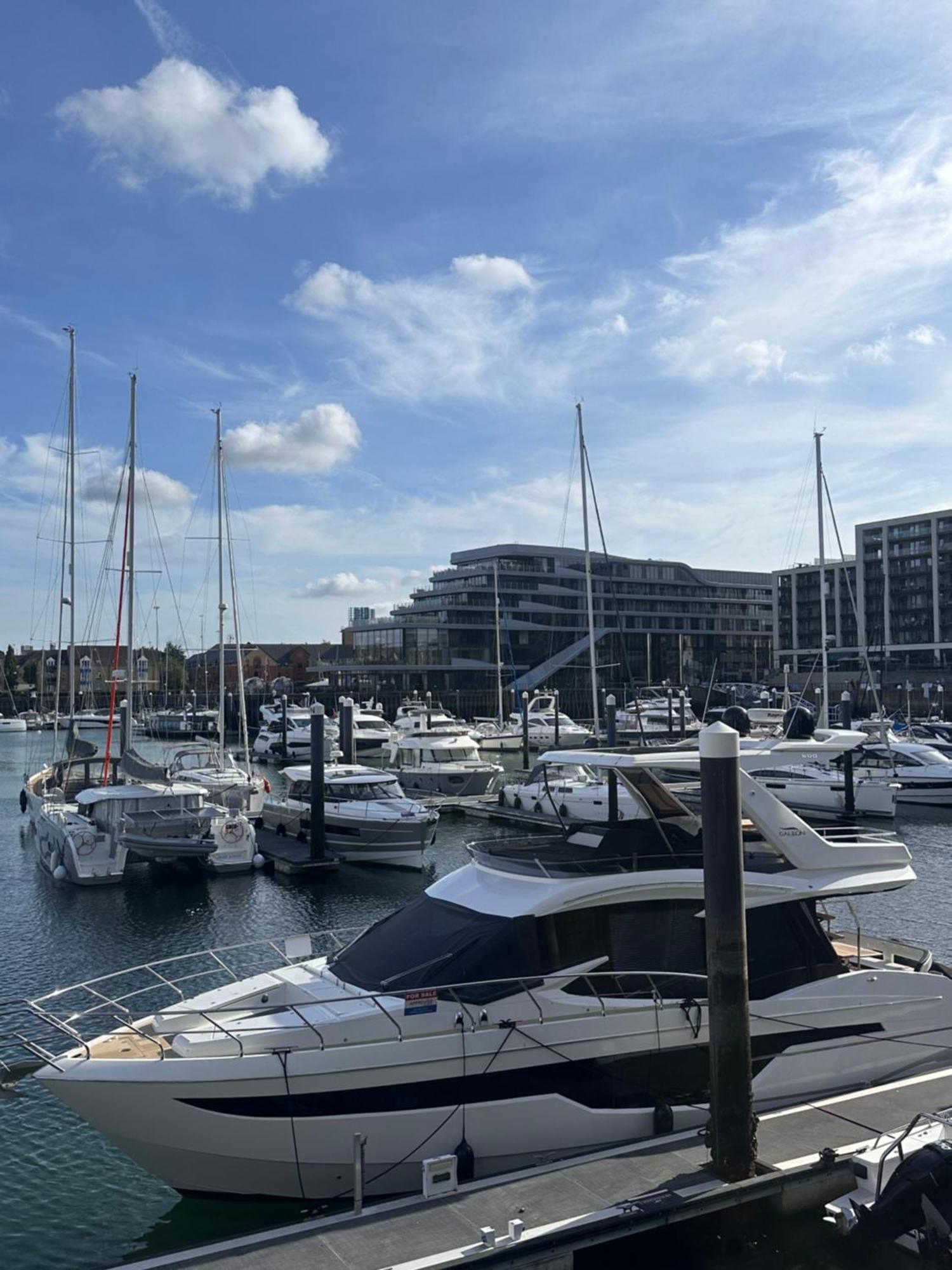 Ocean Village Marina 2 Bedroom Apartment With Balcony! Southampton Exteriör bild